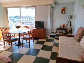 Studio with partial sea view in the popular seaside resort of Benodet